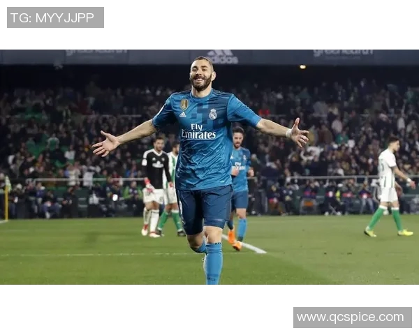 本泽马：从足球天才到传奇前锋的辉煌历程与成就分析